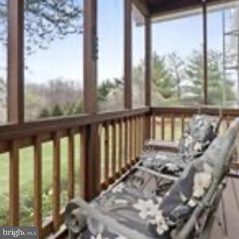 955 STAYMAN DR, Falling Waters, WV 25419