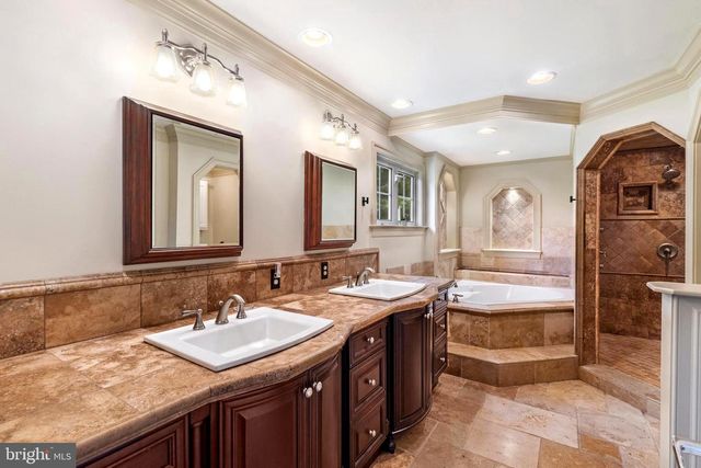 955 STAYMAN DR, Falling Waters, WV 25419