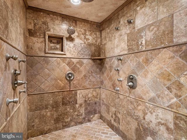 955 STAYMAN DR, Falling Waters, WV 25419