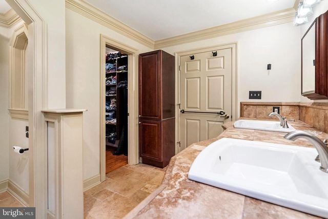 955 STAYMAN DR, Falling Waters, WV 25419