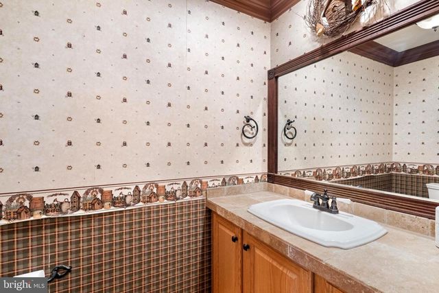 955 STAYMAN DR, Falling Waters, WV 25419