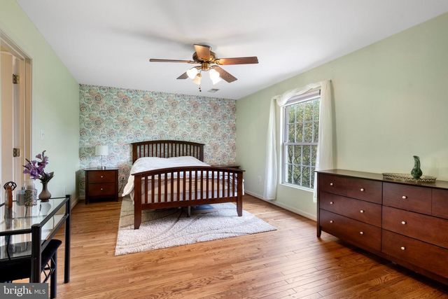 955 STAYMAN DR, Falling Waters, WV 25419