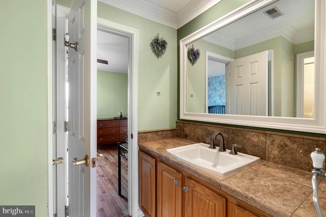 955 STAYMAN DR, Falling Waters, WV 25419