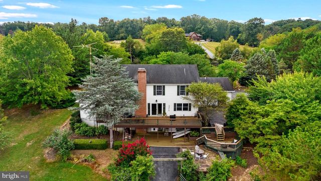 955 STAYMAN DR, Falling Waters, WV 25419