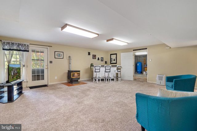 955 STAYMAN DR, Falling Waters, WV 25419