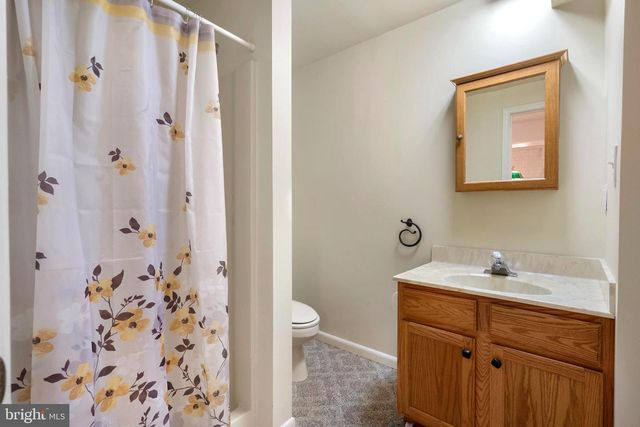 955 STAYMAN DR, Falling Waters, WV 25419