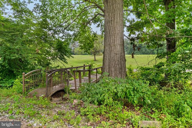 955 STAYMAN DR, Falling Waters, WV 25419