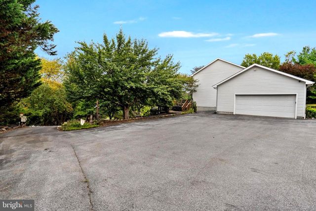 955 STAYMAN DR, Falling Waters, WV 25419