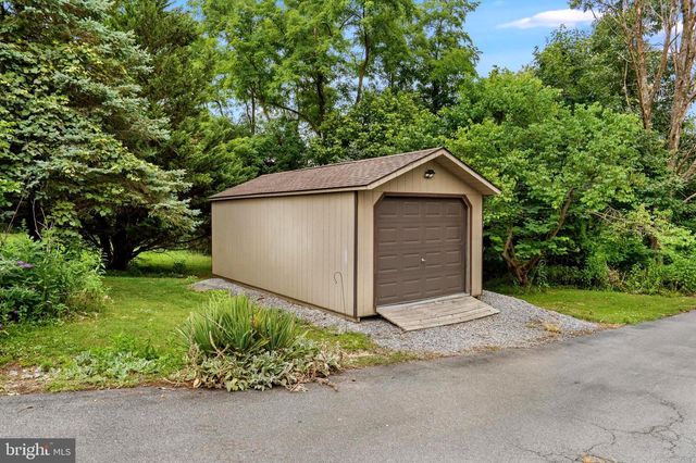 955 STAYMAN DR, Falling Waters, WV 25419