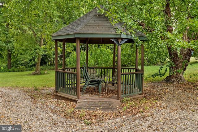 955 STAYMAN DR, Falling Waters, WV 25419