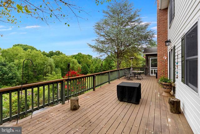 955 STAYMAN DR, Falling Waters, WV 25419