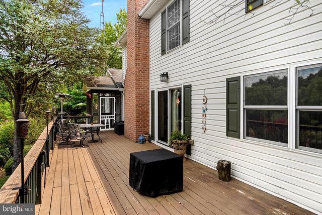 955 STAYMAN DR, Falling Waters, WV 25419