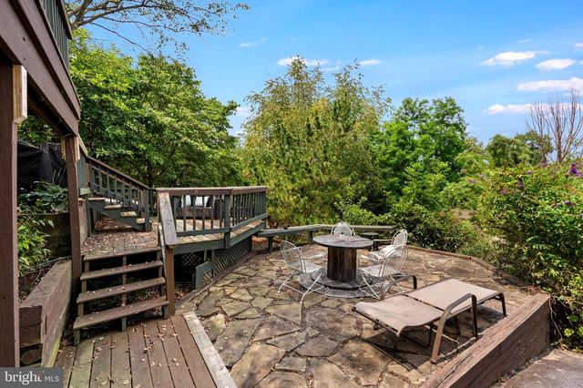 955 STAYMAN DR, Falling Waters, WV 25419