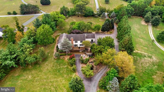 955 STAYMAN DR, Falling Waters, WV 25419