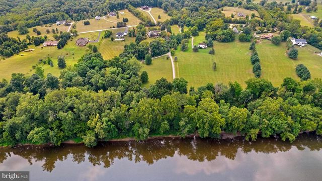 955 STAYMAN DR, Falling Waters, WV 25419