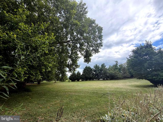 955 STAYMAN DR, Falling Waters, WV 25419