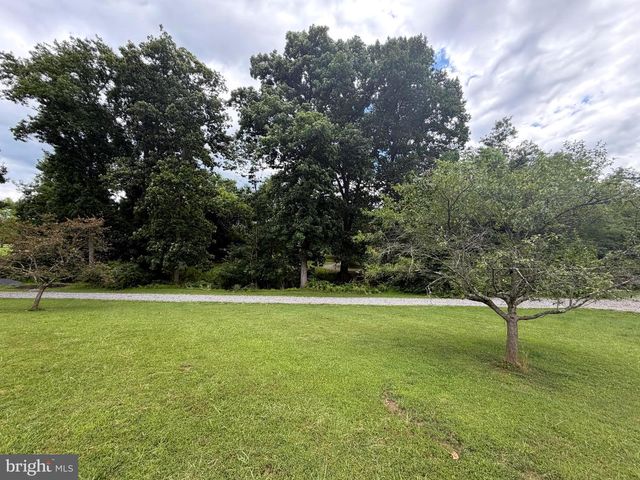 955 STAYMAN DR, Falling Waters, WV 25419