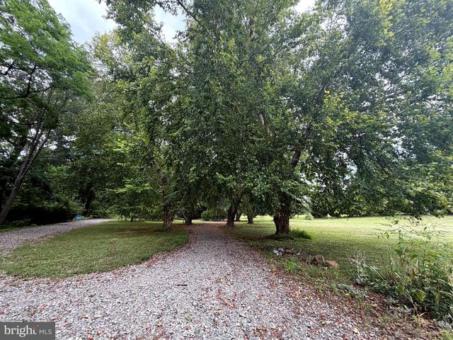 955 STAYMAN DR, Falling Waters, WV 25419
