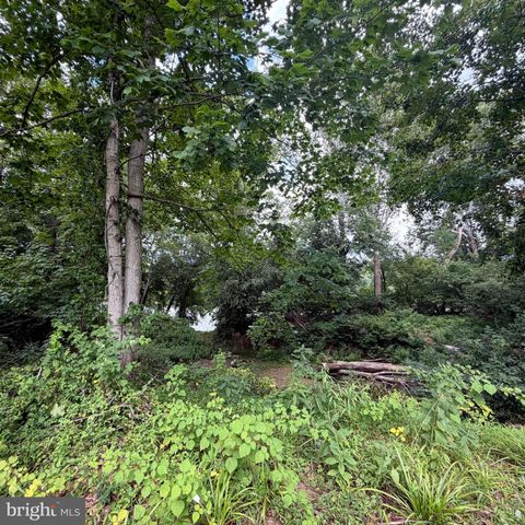 955 STAYMAN DR, Falling Waters, WV 25419