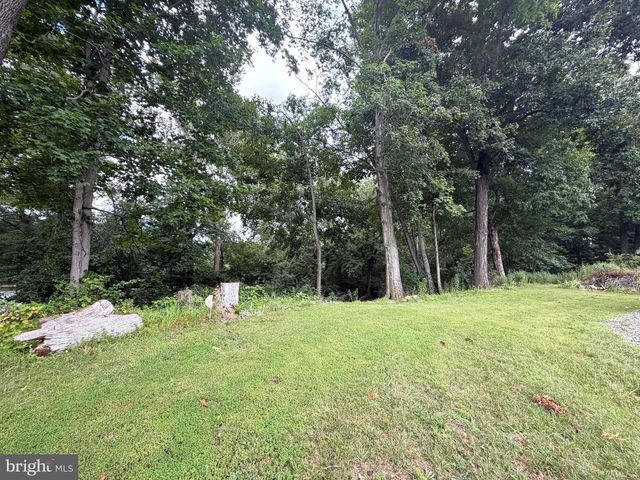 955 STAYMAN DR, Falling Waters, WV 25419