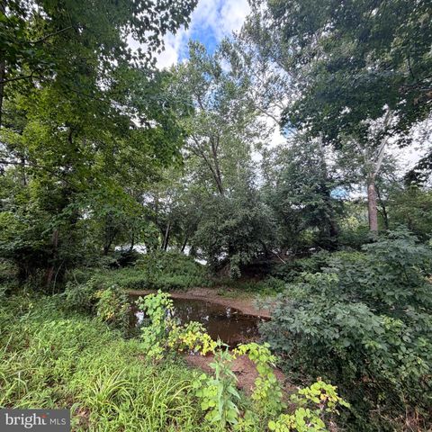 955 STAYMAN DR, Falling Waters, WV 25419