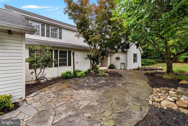 955 STAYMAN DR, Falling Waters, WV 25419