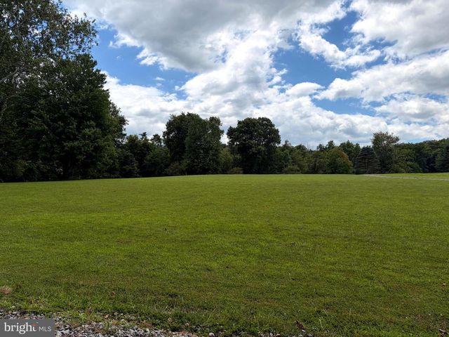 955 STAYMAN DR, Falling Waters, WV 25419