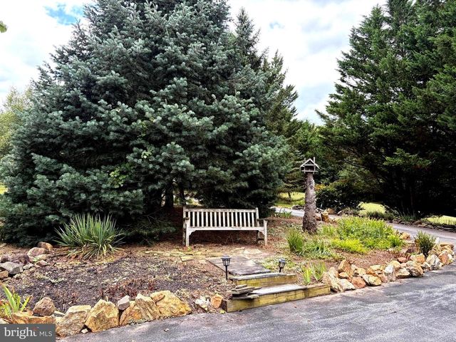 955 STAYMAN DR, Falling Waters, WV 25419
