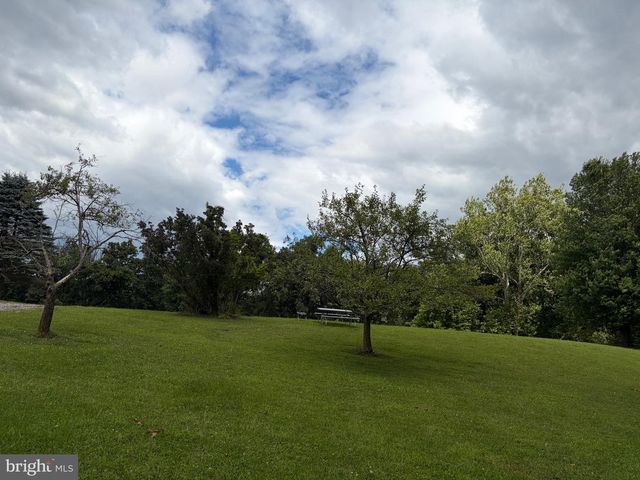 955 STAYMAN DR, Falling Waters, WV 25419