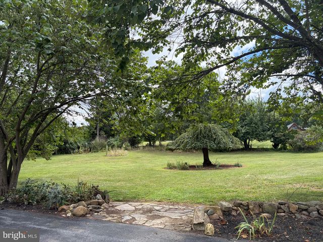 955 STAYMAN DR, Falling Waters, WV 25419