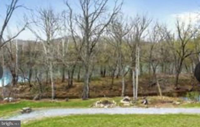 955 STAYMAN DR, Falling Waters, WV 25419