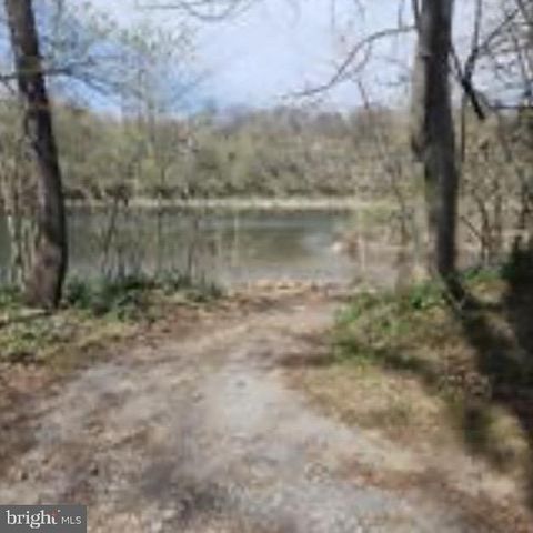 955 STAYMAN DR, Falling Waters, WV 25419