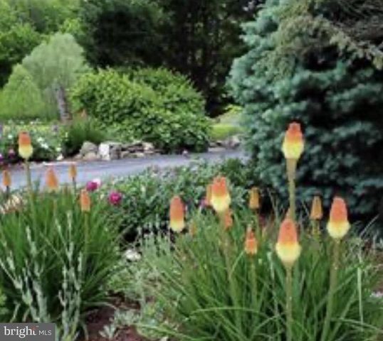 955 STAYMAN DR, Falling Waters, WV 25419