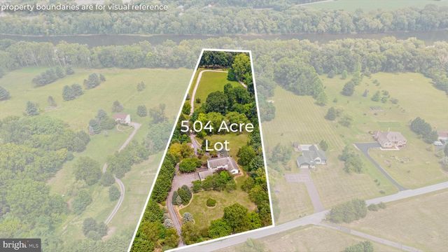 955 STAYMAN DR, Falling Waters, WV 25419