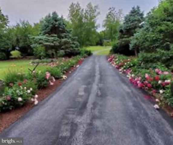 955 STAYMAN DR, Falling Waters, WV 25419