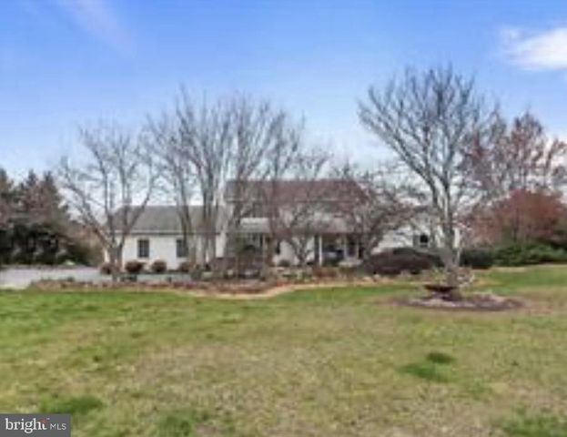 955 STAYMAN DR, Falling Waters, WV 25419