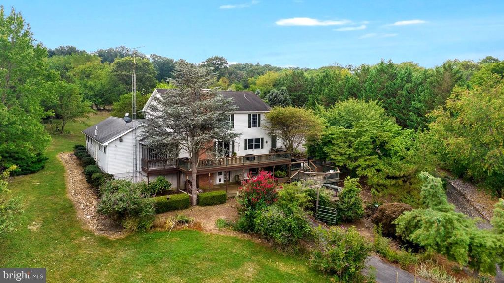 955 STAYMAN DR, Falling Waters, WV 25419