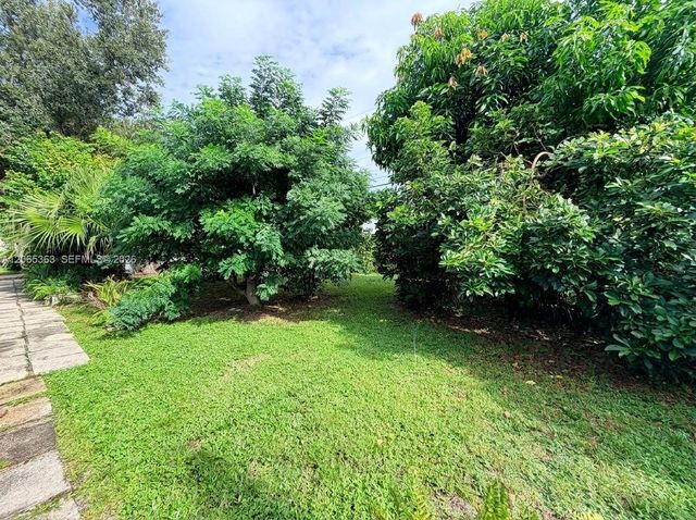 6831 Farragut St, Hollywood, FL 33024