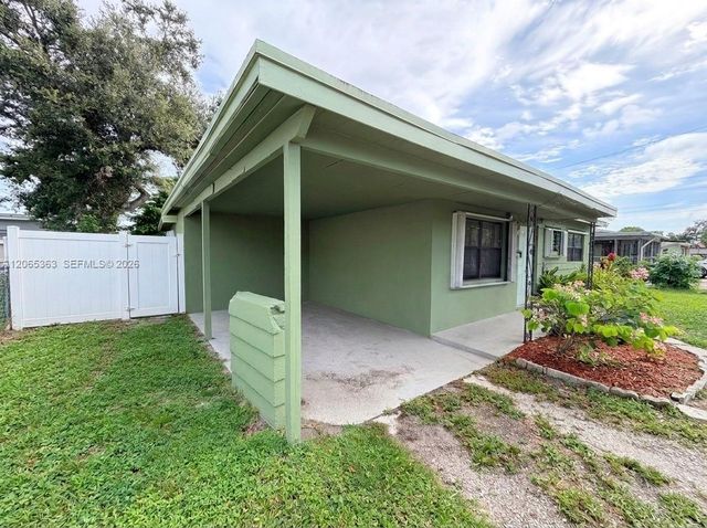 6831 Farragut St, Hollywood, FL 33024
