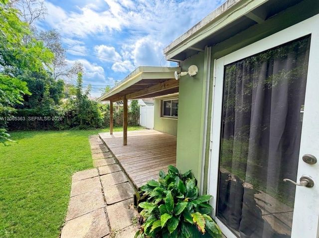 6831 Farragut St, Hollywood, FL 33024