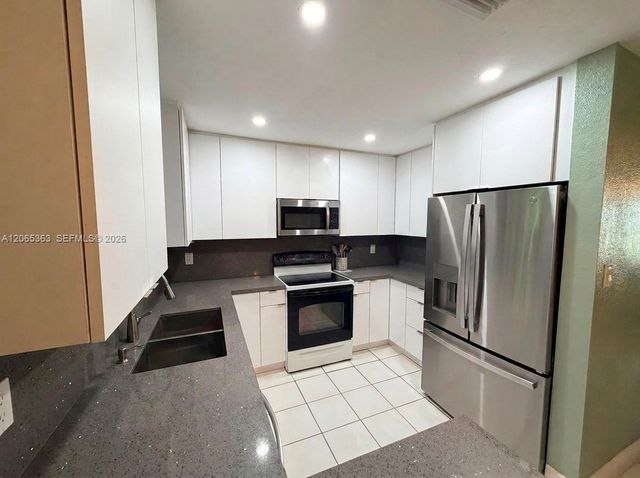 6831 Farragut St, Hollywood, FL 33024