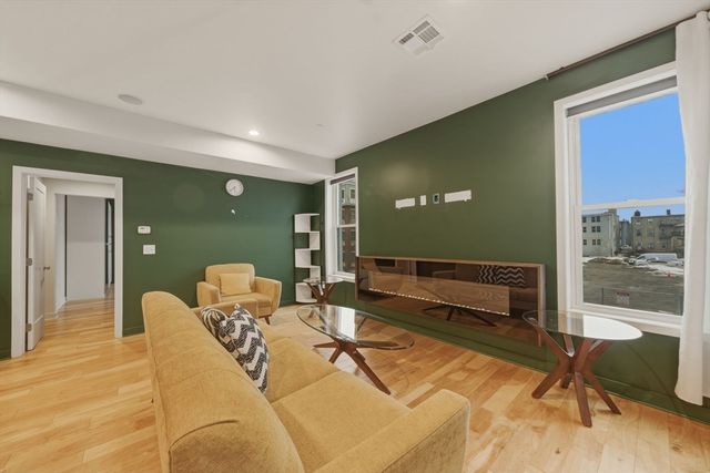 186 Paris St 1, Boston, MA 02128