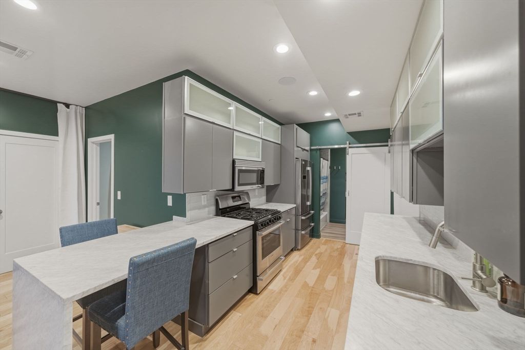 186 Paris St 1, Boston, MA 02128