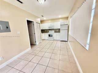 214 Salamanca Ave 8, Coral Gables, FL 33134