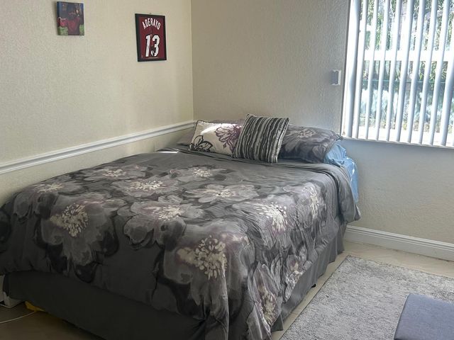 1281 SW 85th Avenue, Pembroke Pines, FL 33025