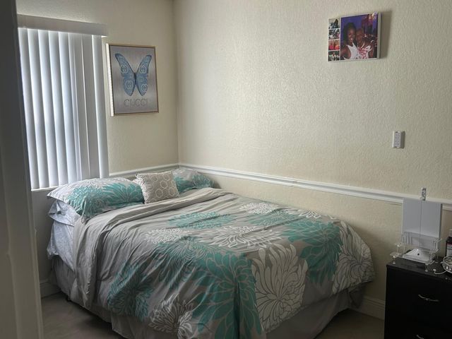 1281 SW 85th Avenue, Pembroke Pines, FL 33025