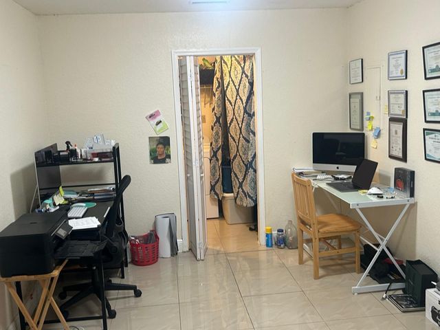 1281 SW 85th Avenue, Pembroke Pines, FL 33025