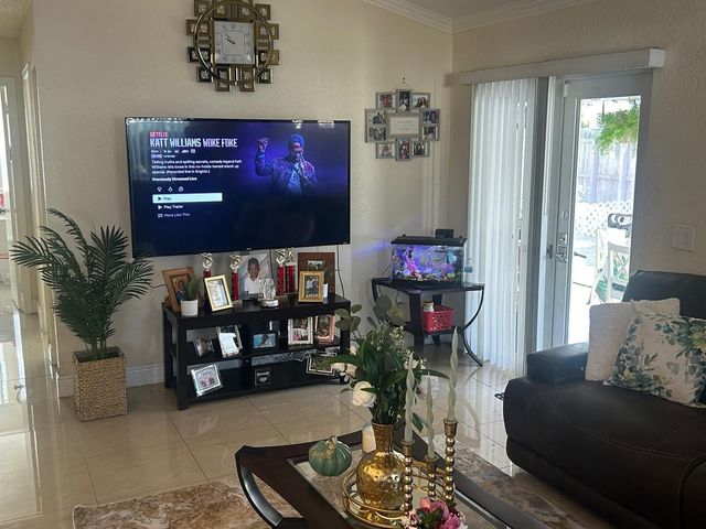 1281 SW 85th Avenue, Pembroke Pines, FL 33025