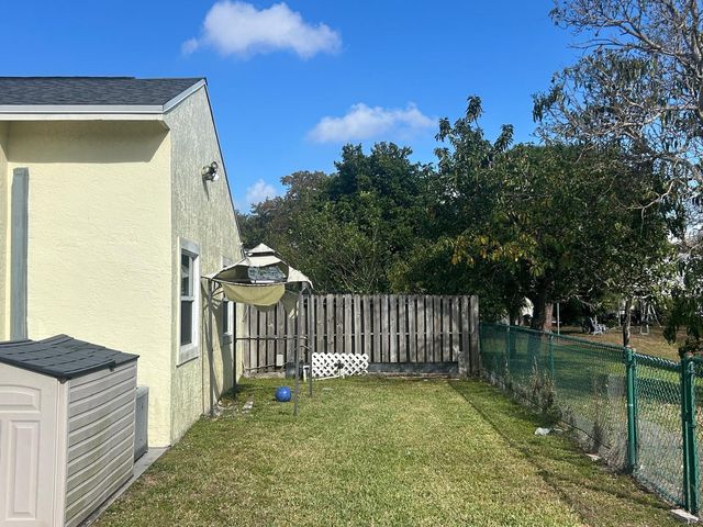 1281 SW 85th Avenue, Pembroke Pines, FL 33025