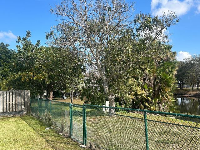 1281 SW 85th Avenue, Pembroke Pines, FL 33025